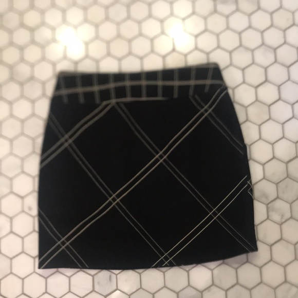 DVF skirt size 6. EUC - Picture 4 of 4